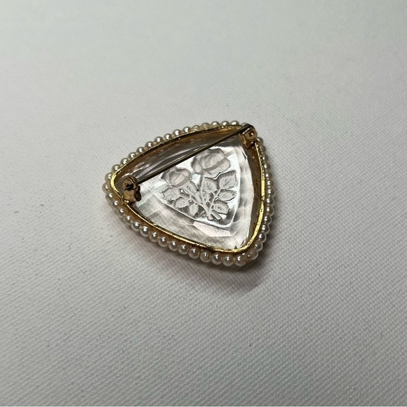 Vintage Gold Tone Reuleaux Shape Clear Crystal Reverse Etched White Rose Brooch - Picture 3 of 5